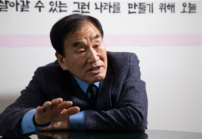 이재오 국민의힘 상임고문은 “차기 대통령은 분권형 대통령제로 개헌해야 한다”고 강조했다.
 [조영철 기자]
