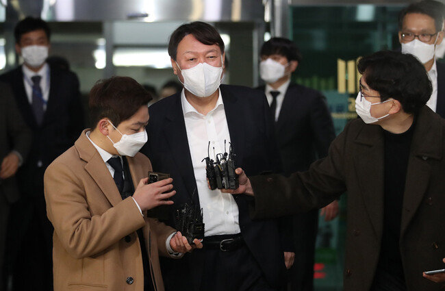 3월 3일 대구고검과 지검을 찾은 윤석열 당시 검찰총장은 “‘검수완박(검찰 수사권 완전 박탈)’은 부패를 완전히 판치게 하는 ‘부패완판’”이라고 강조했다. [뉴시스]