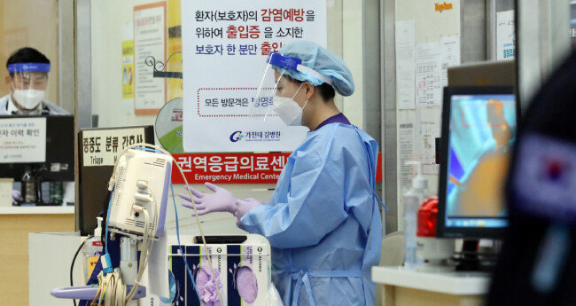 인천 가천대길병원 코로나19 선별진료소 옆 응급실 모습. [뉴시스]