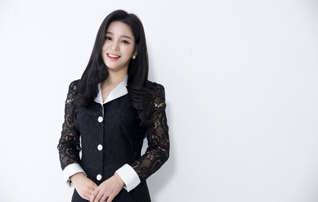 지난해 12월 ‘전국 트롯체전’을 통해 트로트 샛별로 떠오른 신미래. [지호영 기자] 