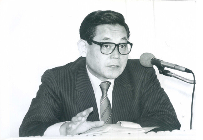 1988년 7월 23일 전국경제인연합회가 주최한 최고경영자 세미나에서 연설하고 있는 이건희 회장. 이건희 회장은 1980년대 후반부터 ‘업(業)의 개념’에 대해 말한 것으로 알려졌다. [삼성전자 제공]
