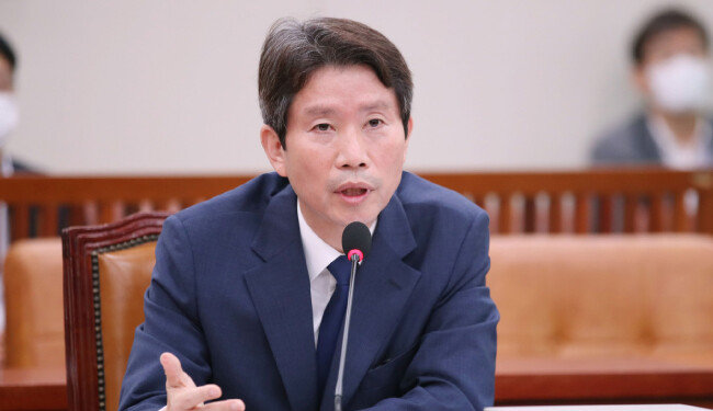 2020년 7월 23일 이인영 통일부장관 후보자가 국회 외교통일위원회 인사청문회에서 답변하고 있다. [뉴시스]