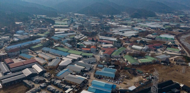 경기 하남 교산신도시 예정지 풍경. 정부는 올해 이곳을 비롯한 3기 수도권 신도시 토지 보상금으로 9조1000억 원을 풀기로 했다. [뉴스1]