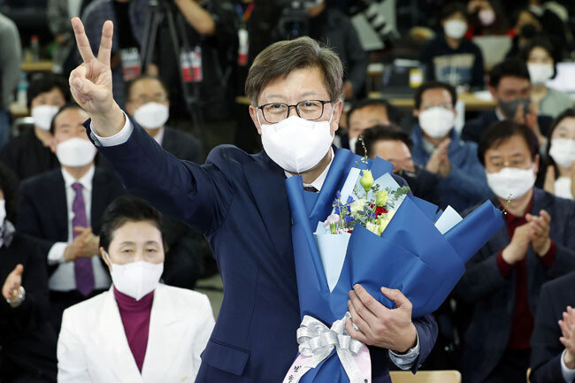 부산시장 보궐선거에서 큰 표차로 당선한 박형준 국민의힘 후보. [뉴시스]