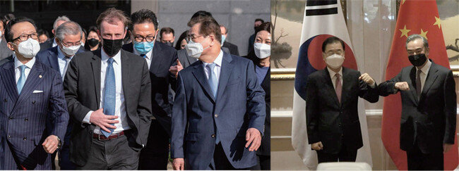 서훈 청와대 국가안보실장과 제이크 설리번 미국 백악관 국가안보보좌관, 기타무라 시게루 일본 국가안보국장(앞줄 오른쪽부터)이 4월 2일(현지 시간) 미국 해군사관학교에서 열린 한·미·일 3국 안보실장 회의를 위해 이동하고 있다(왼쪽). 4월 3일 중국 푸젠성 샤먼 하이웨호텔에서 열린 한·중 외교장관 회담에 앞서 기념촬영을 하는 정의용 외교부 장관(왼쪽)과 왕이 중국 외교부장. [외교부 제공, 뉴시스]