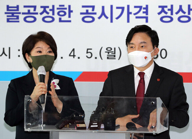 조은희 서초구청장과 원희룡 제주도지사가 4월 5일 함께 기자회견을 하고 있다. [뉴스1]