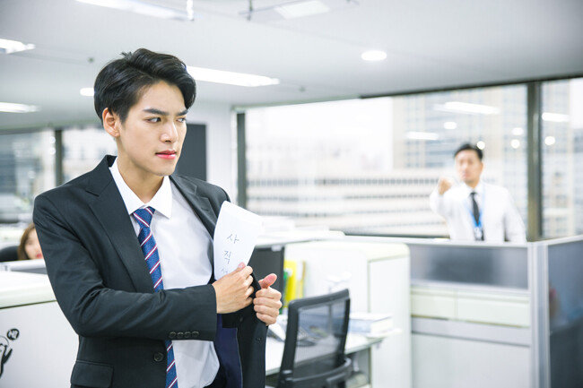  MZ세대 사원들은 자신의 불만이나 감정을 표출하거나 문제 제기를 행동으로 옮기는 데 거리낌이 없다는 인상을 주고 있다. [GettyImages]
