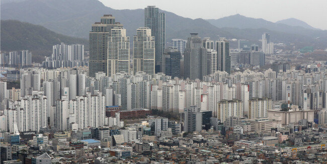 4월 2일 서울 강남구 아파트 단지 전경. 4월 29일 국토교통부는 전국 약 1420만 호에 대한 가격을 공시했다. [뉴스1]