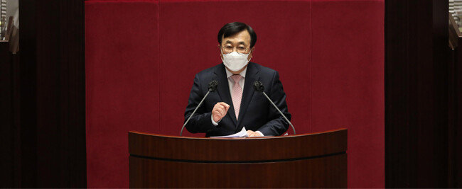 4월 20일 서병수 국민의힘 의원이 국회 본회의에서 열린 경제 분야 대정부질문에서 발언하고 있다. 이날 그는 “많은 국민이 박 전 대통령에 대한 탄핵이 잘못됐다고 믿고 있다”고 말했다. [안철민 동아일보 기자]