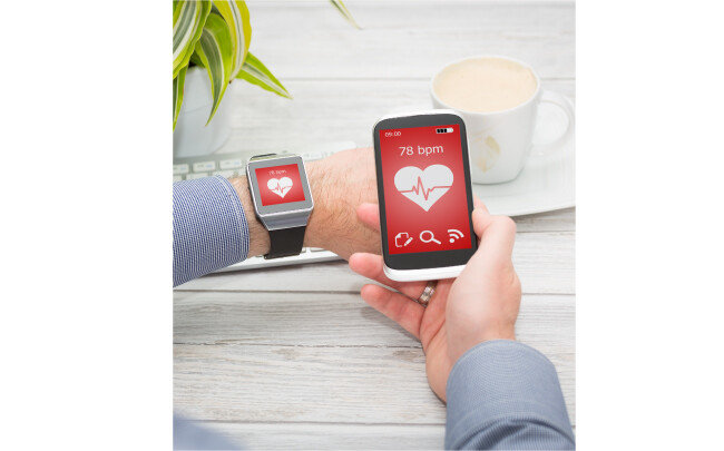 시계처럼 착용하는 웨어러블 기기와 휴대전화 등을 결합해 소비자에게 각종 의료 정보를 제공하는 기술이 빠르게 발전하면서 최근 글로벌 테크 기업 사이에서 건강 데이터 확보 경쟁이 본격화하고 있다. [GettyImage]