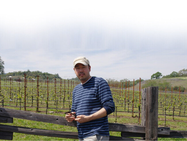 집 근처 한 농장 앞에 선 김선우 씨. [김선우·박혜윤 제공]