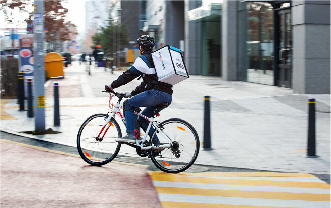 최근 젊은 층 사이에서 각광받는 긱잡(gig job) 중 하나는 ‘쿠팡이츠 배달파트너(배달원)’다. [쿠팡 제공]
