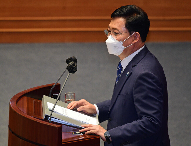 송영길 더불어민주당 대표가 6월 16일 오전 서울 여의도 국회 본회의장에서 교섭단체대표연설을 하고 있다. [뉴스1]
