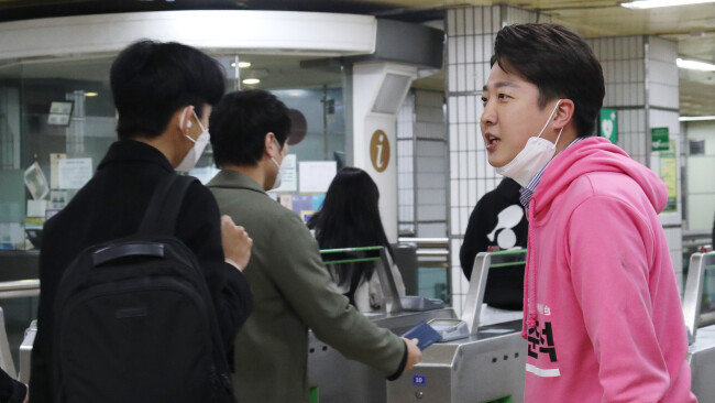 2020년 4월 3일 당시 이준석 서울 노원병 미래통합당 후보가 21대 총선을 앞두고 유세 활동을 펼치고 있다. [뉴스1]