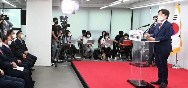 6월 11일 이준석 국민의힘 대표가 서울 영등포구 국민의힘 당사에서 당 대표 취임 기자회견을 하고 있다. [사진공동취재단]