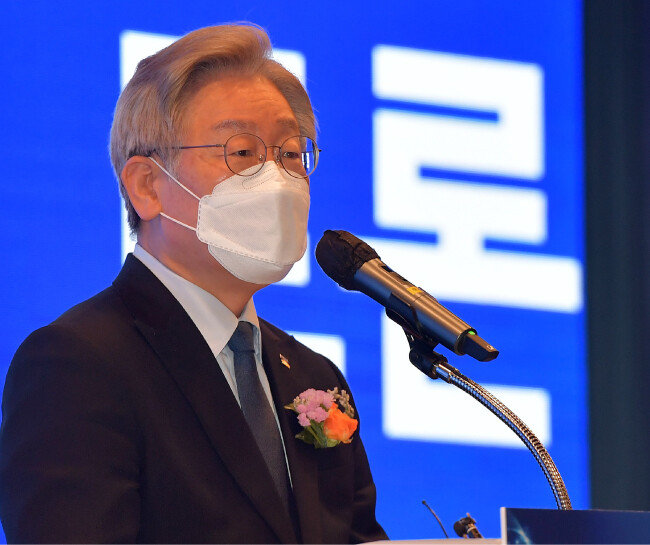 이재명 경기지사가 5월 20일 대한민국 성장과 공정을 위한 국회 포럼에 참석해 축사를 하고 있다.
 [뉴시스]