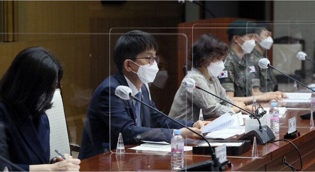 박재민 국방부 차관이 6월 3일 오전 서울 용산구 국방부에서 열린 ‘민·관·군이 함께하는 장병 생활여건 개선 전담팀(TF) 출범 회의’에서 발언하고 있다. [국방부 제공]