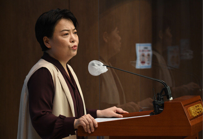 윤희숙 의원은 7월 2일 국회 의원회관에서 기자회견을 열고 대통령 선거 출마 의사를 밝혔다. [동아DB]