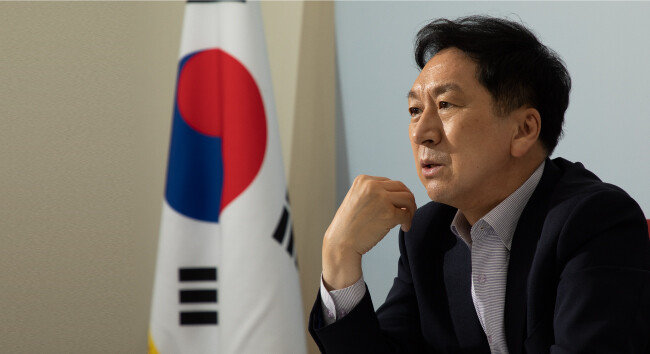 김기현 국민의힘 원내대표는 ‘신동아’와 인터뷰하면서 “윤석열 전 검찰총장이 하루빨리 국민의힘에 입당하는 게 좋다”고 말했다. [조영철 기자]