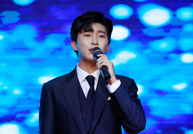2020 방송광고페스티벌에서 열창하는 임영웅. [뉴스1]