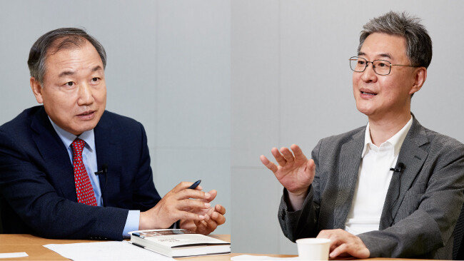 주식농부 박영옥(왼쪽)은 “성장 잠재력이 큰 기업 3~4개를 찾아 평생 동행하라”고 조언했다. 이채원 라이프자산운용 이사회 의장은 “가슴 뛰는 기업을 발견했을 때가 매수 타이밍”이라고 말했다. [홍중식 기자]
