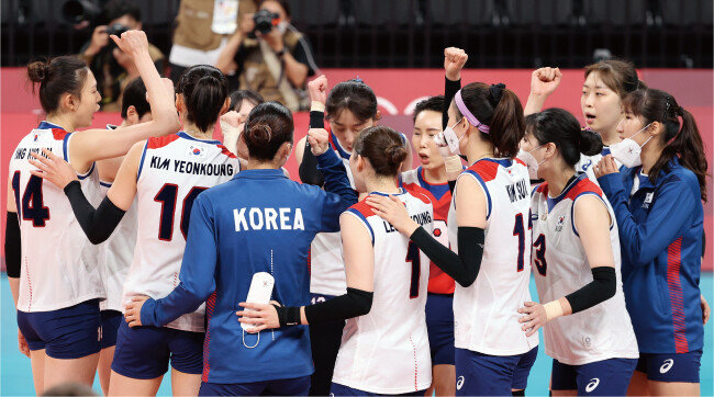 8월 6일 일본 도쿄 아리아케 아레나에서 열린 2020 도쿄 올림픽 여자 배구 한국-브라질 준결승전 경기. 해당 경기 시작 시각은 오후 1시에서 오후 9시로 변경됐다. [뉴스1]