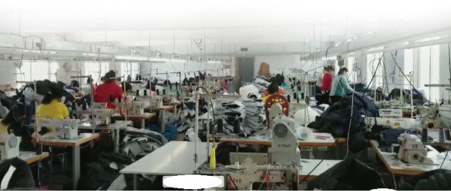 북한 노동자를 고용해 섬유 제품을 생산하는 중국 단둥의 한 봉제공장. [김승재 제공]