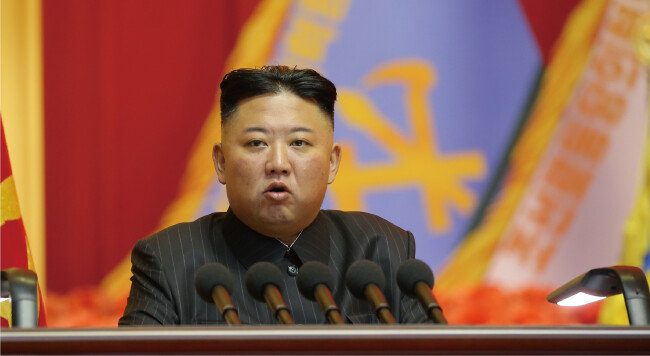 김정은 북한 국무위원장이 7월 24~27일 평양 4·25문화회관에서 제1차 조선인민군 지휘관·정치일꾼 강습회를 주재하면서 “적대세력들이 광신적이고 집요한 각종 침략전쟁 연습을 강화하고 있다”고 말했다고 노동신문이 보도했다. [평양 노동신문]