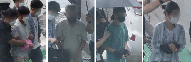북한 공작원 지령을 받고 미국 스텔스 전투기 F-35A 도입 반대 활동을 벌인 혐의를 받는 청주지역 시민단체 활동가들이 8월 2일 구속 전 피의자 심문 받기을 위해 청주지법으로 들어서고 있다. [뉴스1]