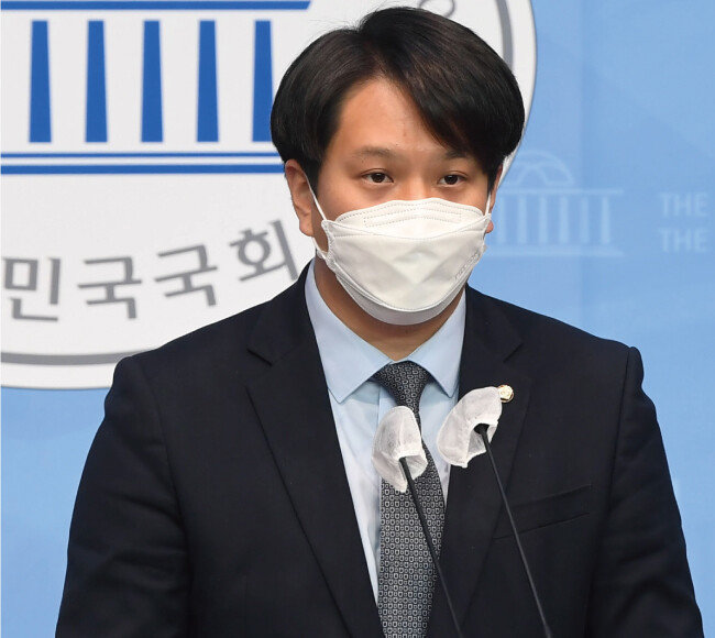 전용기 더불어민주당 의원은 4월 15일 공기업 승진평가에 군 경력 반영을 의무화하는 ‘제대군인지원에 관한 법률 개정안’을 발의했다. [동아DB]