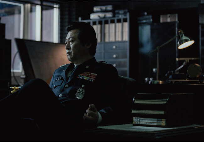 ‘영화 1987’에서 치안본부 대공처장으로 열연한 배우 김윤식은 악의 화신으로 그려진다. [CJ ENM 제공]