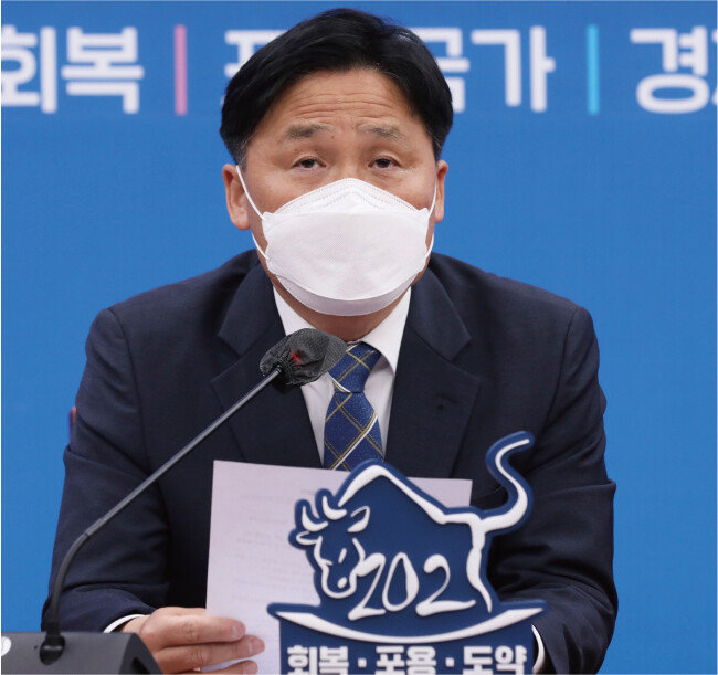 이재명 경기지사 대선 캠프 종합상황실장을 맡고 있는 김영진 더불어민주당 의원. 김 의원은 이낙연 전 더불어민주당 대표에게 “2004년 노무현 대통령 탄핵 정국에서 어떤 선택을 했는지 밝히라”며 공세를 취했다. [동아DB]