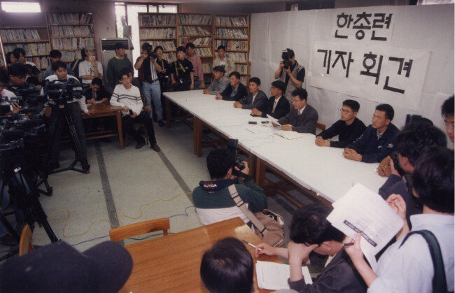 1997년 6월 2일 서울 성북구 고려대에서 열린 한총련 기자회견 모습. [동아DB]