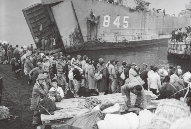 1950년 흥남 철수 작전 당시 피난민을 태운 빅토리호. [GettyImage]