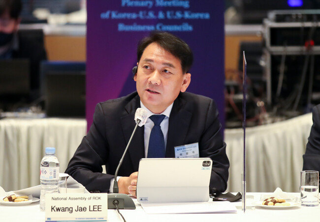 이광재 국회 외교통일위원장이 11월 9일 오전 서울 영등포구 전경련회관에서 열린 제33차 한미재계회의 총회에서 축사를 하고 있다.[뉴시스]

