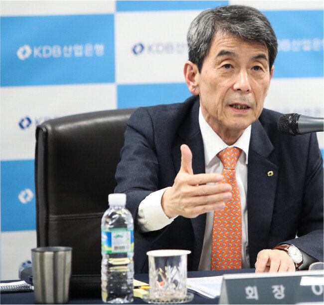  이동걸 산업은행장은 2021년 9월 13일 취임 4주년 기자회견에서 “공정위의 대한항공과 아시아나항공 합병 심사가 지나치게 늦어지고 있다”고 발언했다. [동아DB]