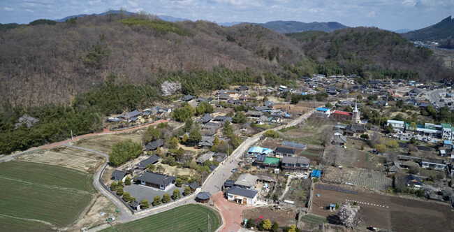 드론으로 촬영한 승산마을 전경. [홍중식 기자]