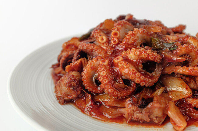 새빨갛게 양념한 주꾸미볶음. [gettyimage]