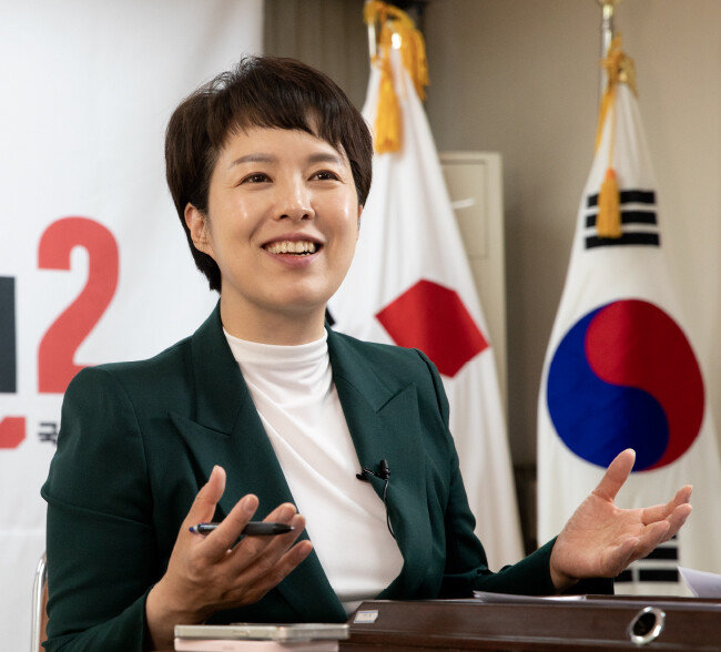 5월 10일 경기 수원시 국민의힘 경기도당 사무실에서 만난 김은혜 국민의힘 경기지사 후보는 “경기도의 산적 한 현안을 해결할 수 있는 사람은 힘 있는 여당 후보인 김은혜”라고 강조했다. [박해윤 기자]