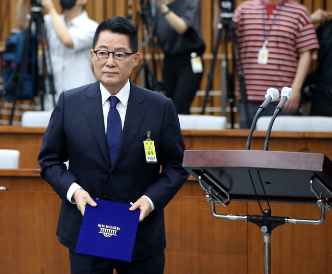 박지원 전 국가정보원장이 6월 10일 “국정원에 보면 정치인, 기업인, 언론인 등 우리 사회 모든 분들 존안 자료, ‘X파일’을 만들어서 보관하고 있다”고 말했다. [장승윤 동아일보 기자]