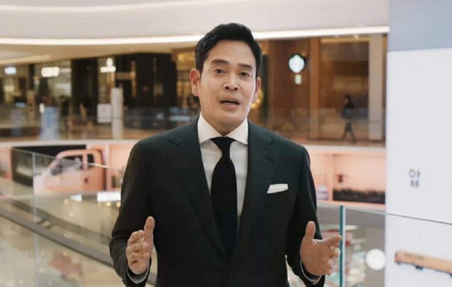 정용진 신세계그룹 부회장은 2010년 3월 주주총회를 거쳐 대표이사 부회장에 올라 실질적으로 그룹 경영을 이끌고 있다. [신세계]