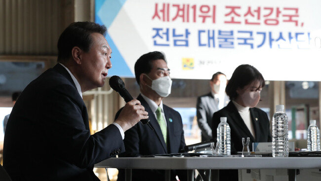 윤석열 대통령이 4월 20일 전남 영암군 대불산업단지에서 열린 간담회에서 인사말을 하고 있다. [동그라미재단]