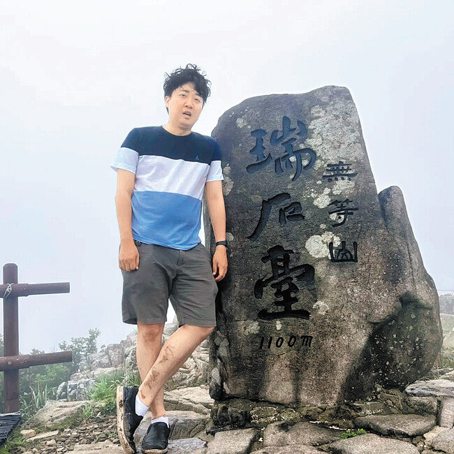 이준석 국민의힘 대표가 13일 페이스북에 광주 무등산 등반 사진을 올렸다. [페이스북 캡처]