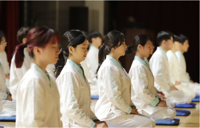 증산도 도생(道生)들이 후천선(仙) 수행을 하고 있다. 