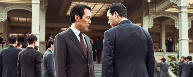 영화 ‘헌트’의 한 장면. 이정재는 ‘절친’ 정우성과 23년 만에 연기 호흡을 맞췄다. [메가박스중앙플러스엠]