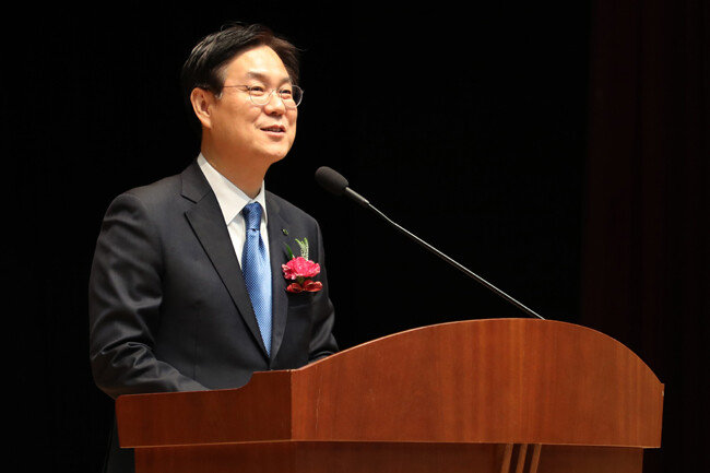 2018년 1월 19일 이관섭 당시 한국수력원자력 사장이 경북 경주 한수원 본사에서 열린 퇴임식에서 퇴임사를 하고 있다. 당시 이 사장은 임기를 절반 이상 남기고 물러났다. [뉴스1]