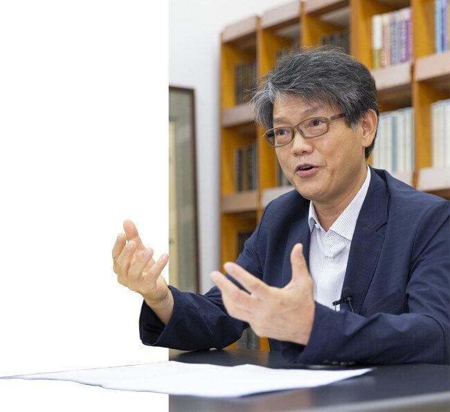 이재령 단국대 동양학연구원 원장은 8월 9일 ‘신동아’와 인터뷰하면서 “동양학은 낡고 고루한 학문이 아니라 한국의 현재를 밝히는 학문”이라고 역설했다. [김도균 객원기자]