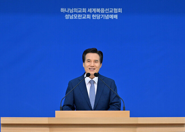하나님의교회 세계복음선교협회 총회장 김주철 목사가 8월 20일 성남 모란 하나님의 교회 헌당식에서 설교를 하고 있다. [하나님의 교회]