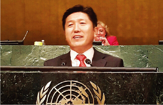 2016년 8월 16일 뉴욕 유엔 총회장에서 ‘원케이글로벌캠페인’ 론칭을 선언하는 서인택 글로벌피스재단 한국회장. [GPF]