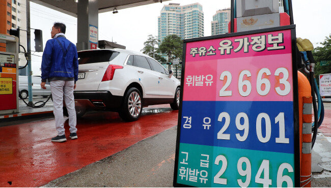 OPEC+의 원유 가격 인상으로 휘발유 가격이 2000원대로 다시 오를 가능성이 높아졌다. [동아DB]